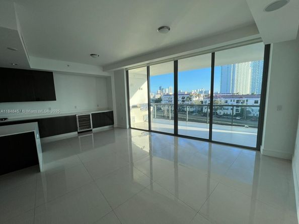 3250 NE 188 St 403, Aventura FL 33180
