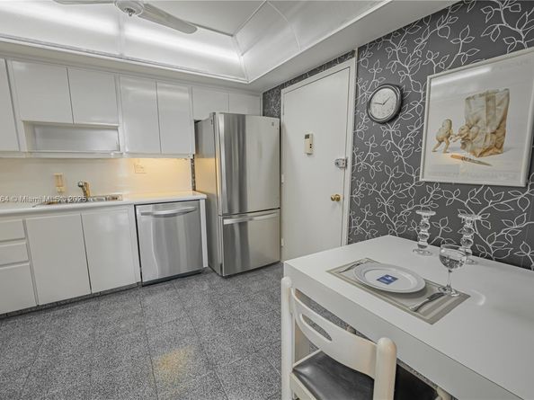 2030 S Ocean Dr 2126, Hallandale Beach FL 33009