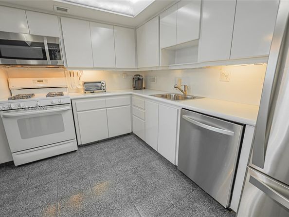 2030 S Ocean Dr 2126, Hallandale Beach FL 33009