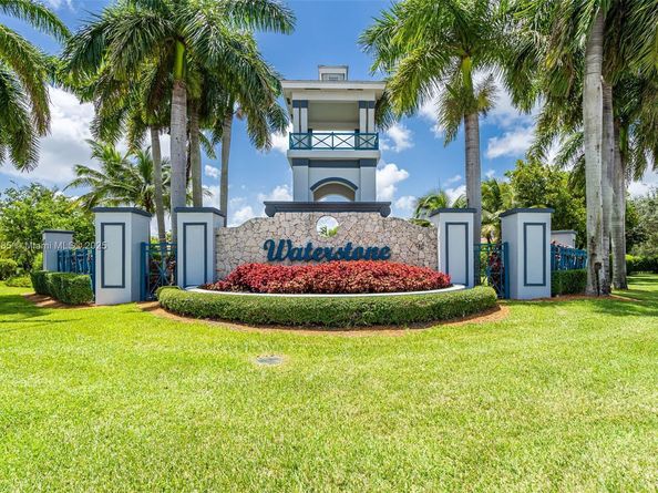 1755 NE 37th Ave, Homestead FL 33033