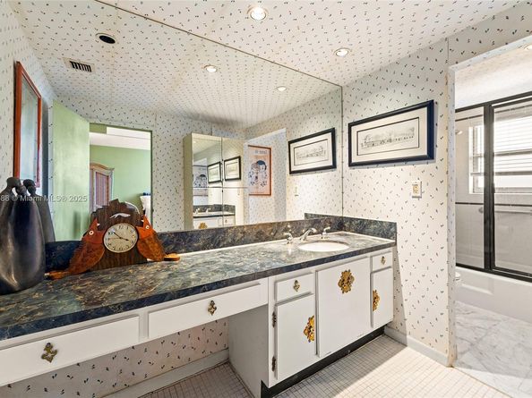 9240 W Bay Harbor Dr 4A, Bay Harbor Islands FL 33154