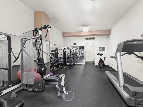 9240 W Bay Harbor Dr 4A, Bay Harbor Islands FL 33154