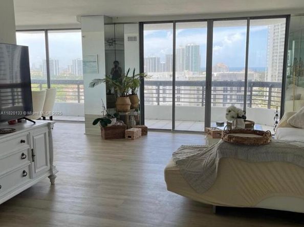 3500 Mystic Pointe Dr 1804, Aventura FL 33180