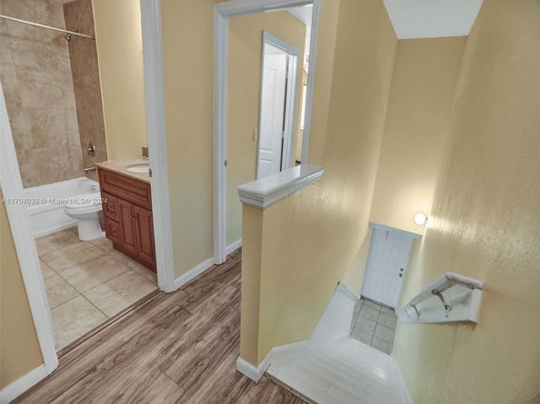 421 NW 40th Ct, Oakland Park FL 33309