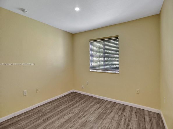421 NW 40th Ct, Oakland Park FL 33309