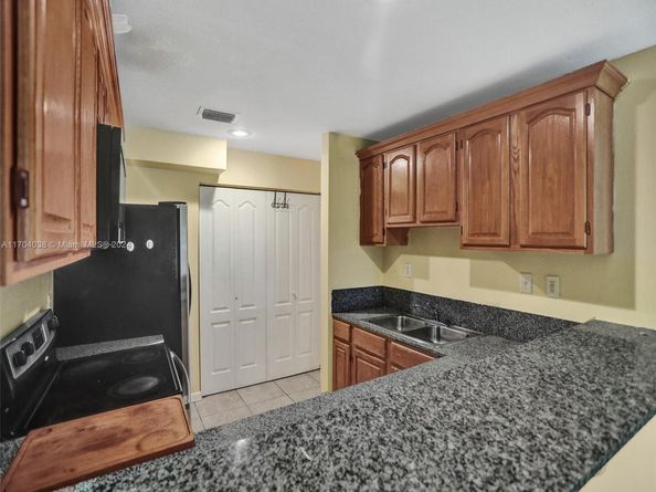 421 NW 40th Ct, Oakland Park FL 33309