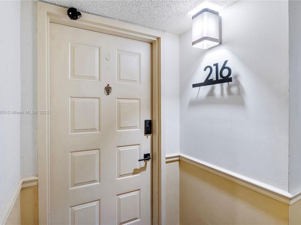 105 Lake Emerald Dr 216, Oakland Park FL 33309