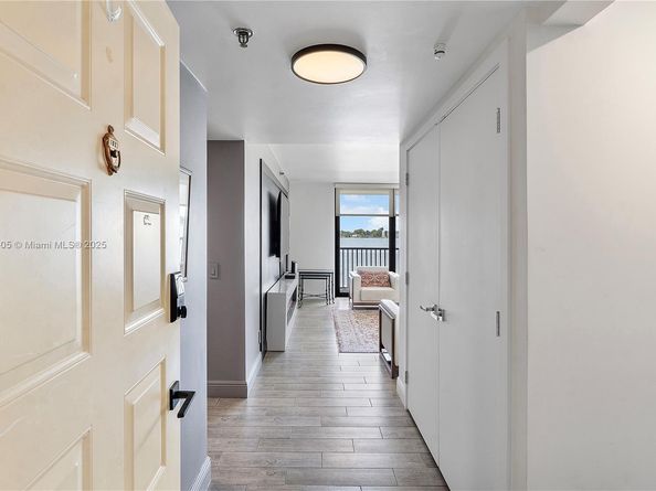 105 Lake Emerald Dr 216, Oakland Park FL 33309