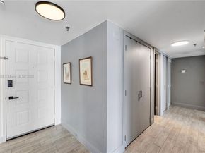 105 Lake Emerald Dr 216, Oakland Park FL 33309