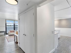 105 Lake Emerald Dr 216, Oakland Park FL 33309