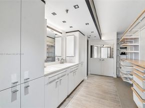 105 Lake Emerald Dr 216, Oakland Park FL 33309