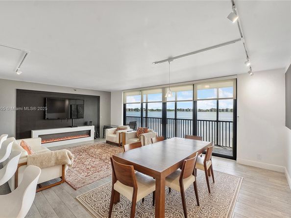 105 Lake Emerald Dr 216, Oakland Park FL 33309