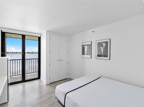 105 Lake Emerald Dr 216, Oakland Park FL 33309