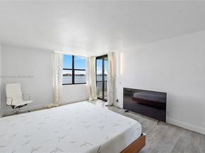 105 Lake Emerald Dr 216, Oakland Park FL 33309