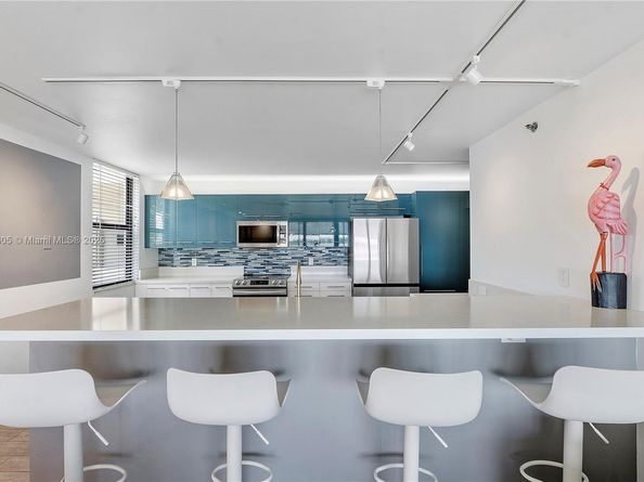 105 Lake Emerald Dr 216, Oakland Park FL 33309