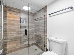 105 Lake Emerald Dr 216, Oakland Park FL 33309