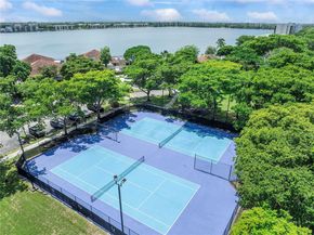 105 Lake Emerald Dr 216, Oakland Park FL 33309