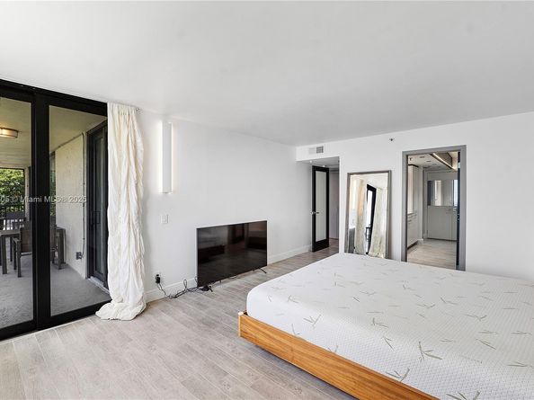 105 Lake Emerald Dr 216, Oakland Park FL 33309