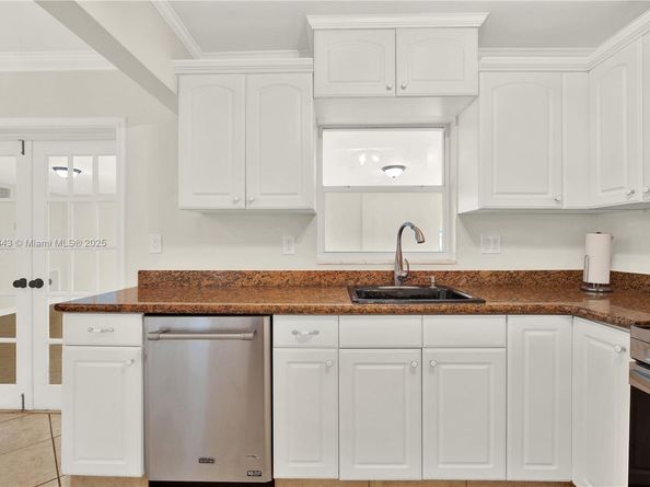 9312 SW 182nd St, Palmetto Bay FL 33157