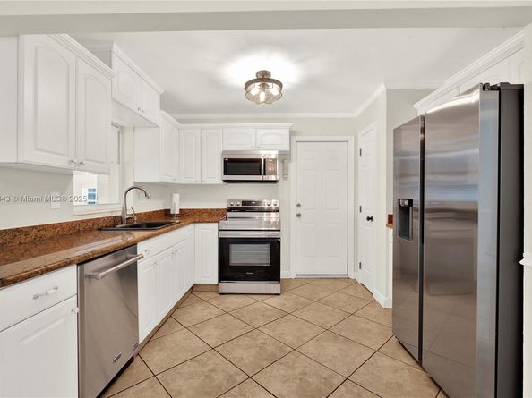 9312 SW 182nd St, Palmetto Bay FL 33157