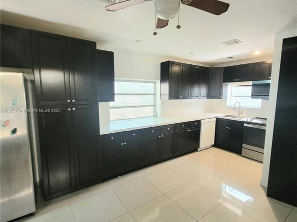1132 Moffett St, Hallandale Beach FL 33009