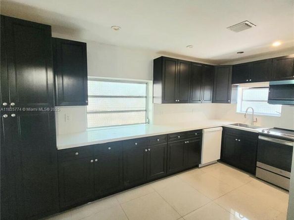 1132 Moffett St, Hallandale Beach FL 33009