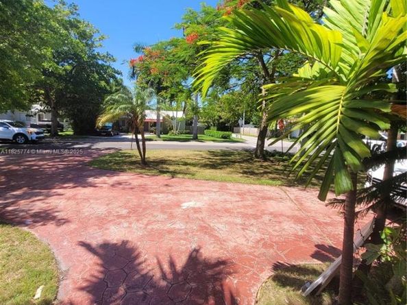 1132 Moffett St, Hallandale Beach FL 33009