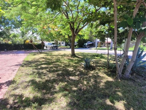 1132 Moffett St, Hallandale Beach FL 33009