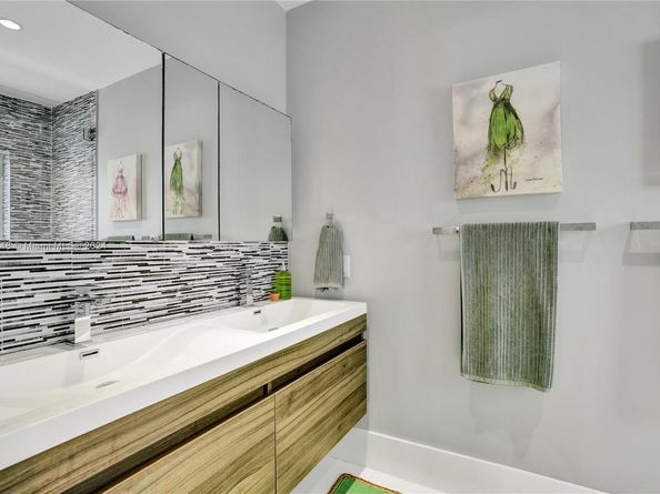 4705 Granada Blvd, Coral Gables FL 33146