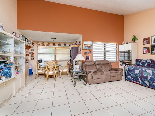 10010 NW 9th St Cir 203, Miami FL 33172