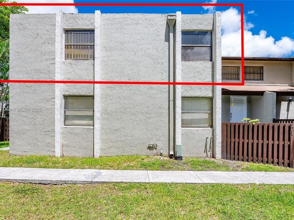 10010 NW 9th St Cir 203, Miami FL 33172