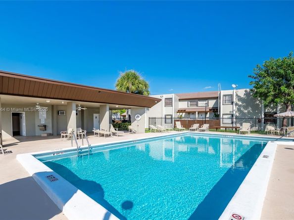 10010 NW 9th St Cir 203, Miami FL 33172