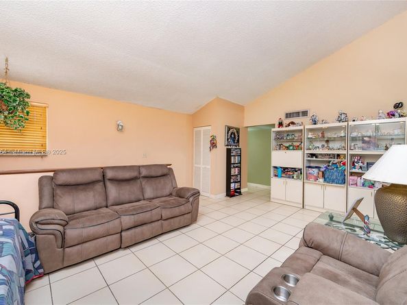 10010 NW 9th St Cir 203, Miami FL 33172