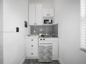 3501 SW 87th Ave, Miami FL 33165