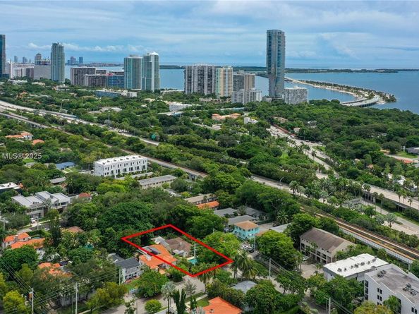 2920 SW 1st Ave, Miami FL 33129