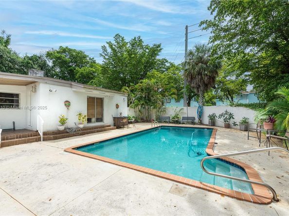 2920 SW 1st Ave, Miami FL 33129