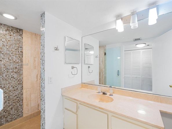 1717 N Bayshore Dr A2751, Miami FL 33132