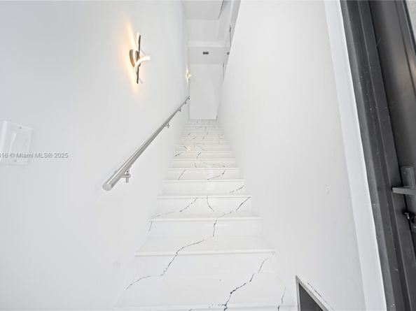 526 SW 2nd 2, Miami FL 33130