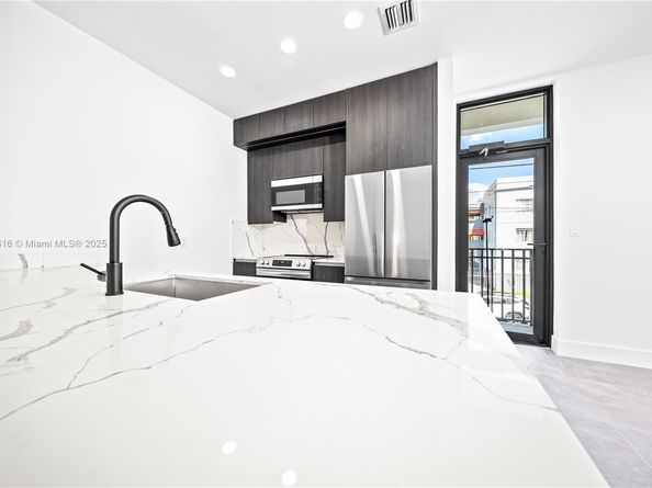 526 SW 2nd 2, Miami FL 33130