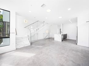 526 SW 2nd 2, Miami FL 33130