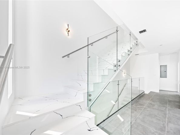 526 SW 2nd 2, Miami FL 33130