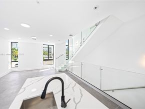 526 SW 2nd 2, Miami FL 33130