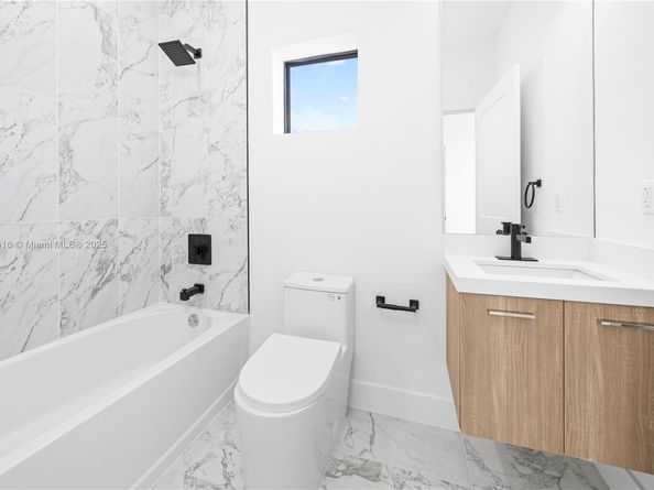 526 SW 2nd 2, Miami FL 33130