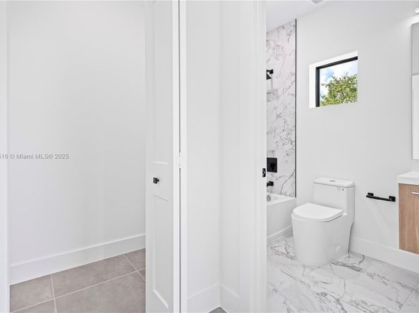 526 SW 2nd 2, Miami FL 33130