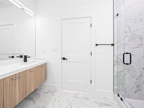 526 SW 2nd 2, Miami FL 33130