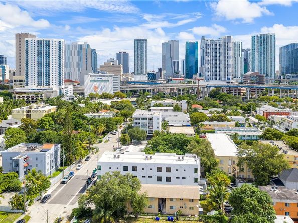 526 SW 2nd 2, Miami FL 33130