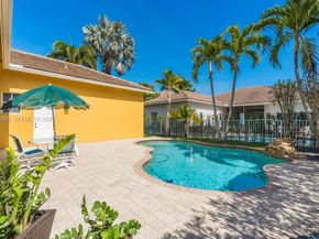 1306 Crossbill Ct, Weston FL 33327