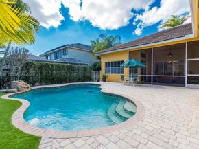 1306 Crossbill Ct, Weston FL 33327
