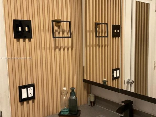 419 Golden Isles Dr 305, Hallandale Beach FL 33009