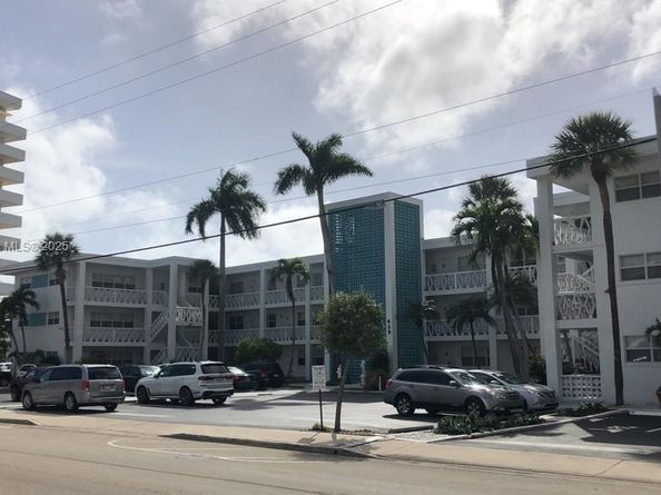 419 Golden Isles Dr 305, Hallandale Beach FL 33009